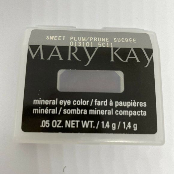 MARY KAY Other - MARY KAY MINERAL EYE SHADOW  Sweet Plum